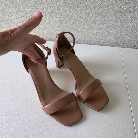 Naturalizer 27 Edit Iriss Ankle Strap Nude Dress Sandal Size 7.5W Leather Upper - Picture 7 of 10